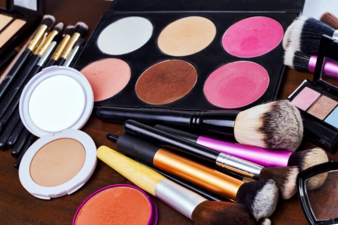 Makeup Tips for Your Dubai Trip