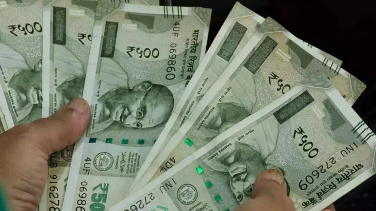 Indian Rupee Hits 30-Day High – Here is Why UAE NRIs Should Hold Off on Fund Transfers
