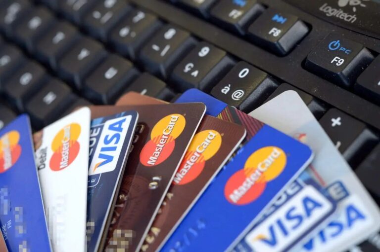 Top 5 Credit Cards in Dubai Offering Huge Discounts and Multiple Bonuses