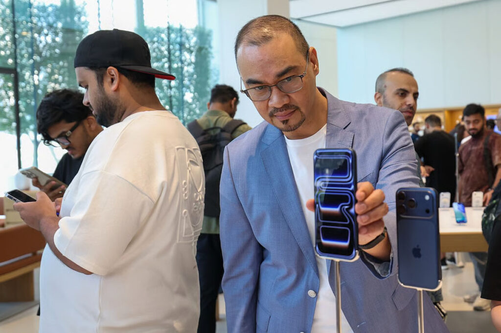 People with the iPhone 17 Series