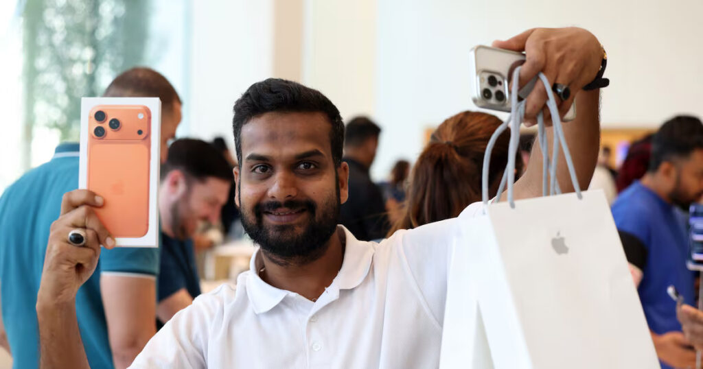 iPhone 17 UAE Launch Turns Dubai Mall Into a Celebration