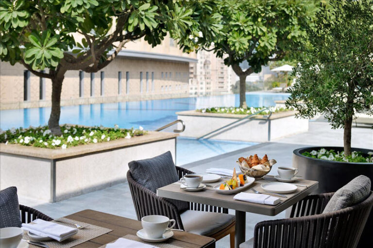 Top 5 Stunning Poolside Restaurants in Dubai for a Perfect Day Out