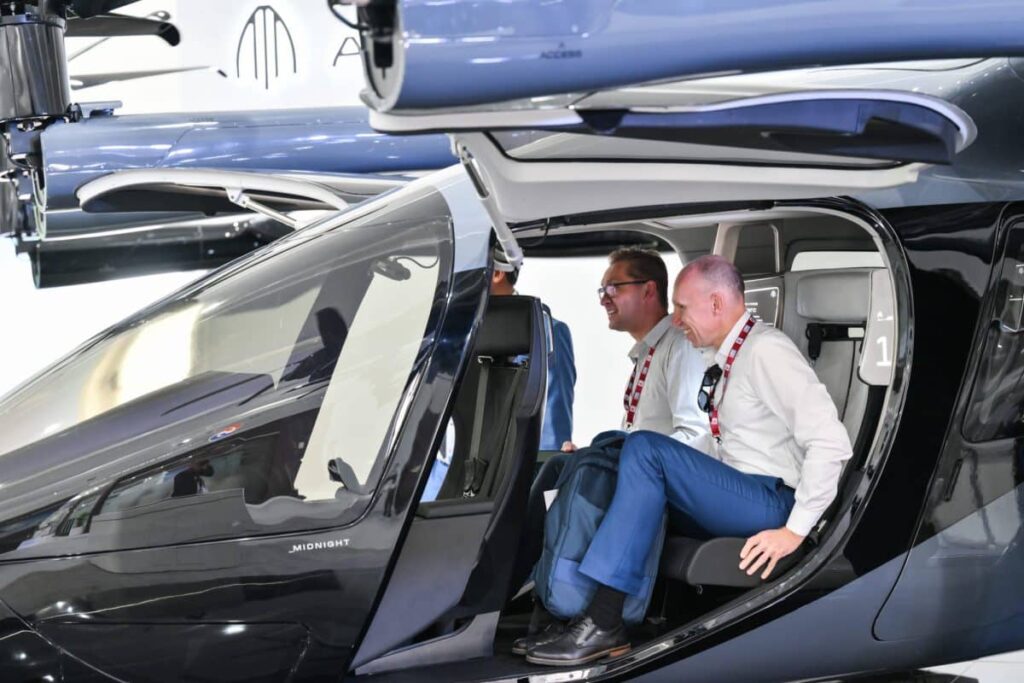 eVTOLs to Soar Over Dubai Airshow 2025 for the First Time eVTOLs to Soar Over Dubai Airshow 2025 for the First Time