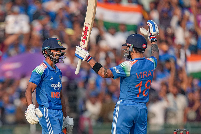 India-vs-South-Africa-2nd-ODI-Ruturaj-Gaikwad-Virat-Kohli